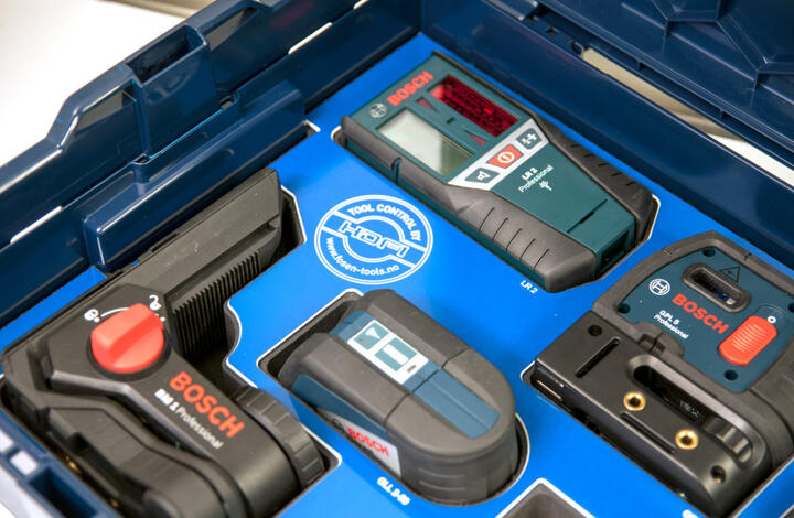 Detalj av Bosch laserverktøy i skuminnlegg